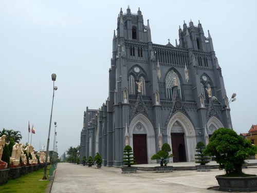 nha-tho-phu-nhai-nd