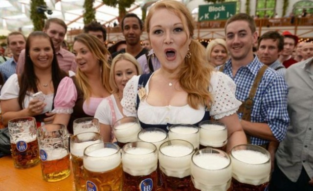Hòa mình vào Lễ hội bia Đức Oktoberfest 2016