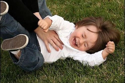 Hãy ngừng ngay trờ này với trẻ con nhé