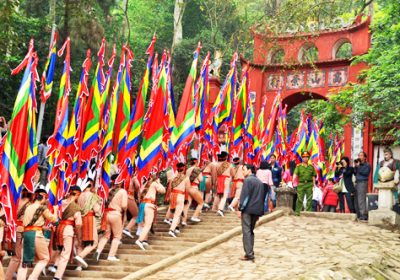 Du lịch đền Hùng dịp giỗ tổ Hùng Vương