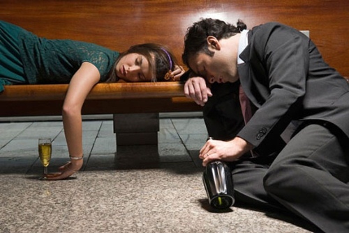 Sau cơn say liên hoan cuối năm tỉnh dậy bỗng thấy Sếp nằm cạnh