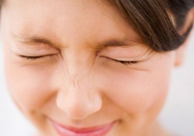 Giải mã điềm báo nháy mắt phải theo khung giờ