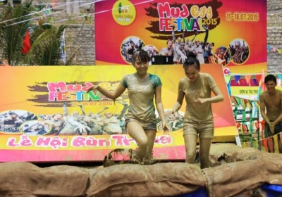 Hấp dẫn lễ hội bùn trứng ở Nha Trang